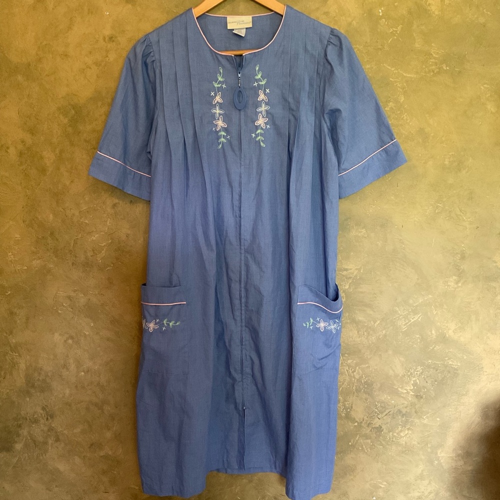 Vintage Penmans Floral Embroidered Full Zip House Dress Smock M Blue